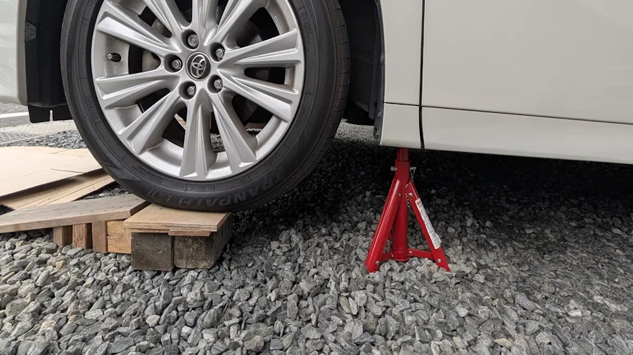 ジャッキスタンドを書けた私の車